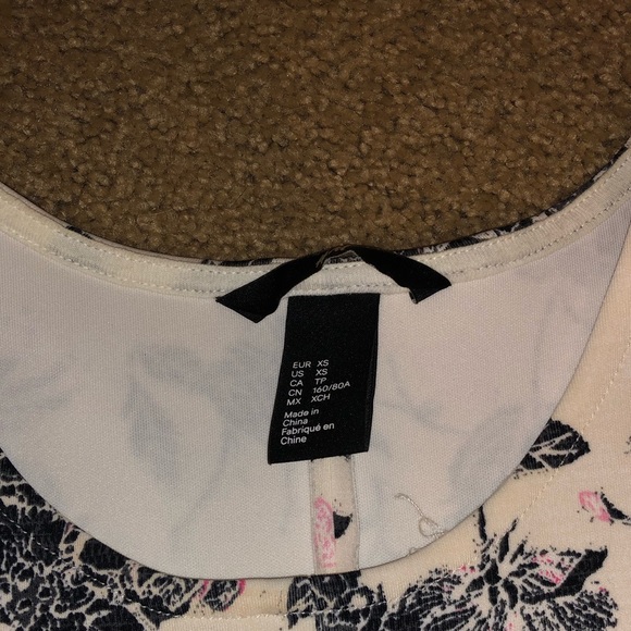 Pink and black flowery dress - Picture 3 of 3